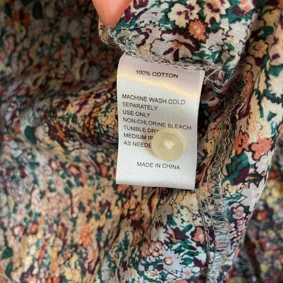 Trovata Birds of Paradise Courtney Henley Ditsy Floral medium 100% cotton blouse - Picture 6 of 9